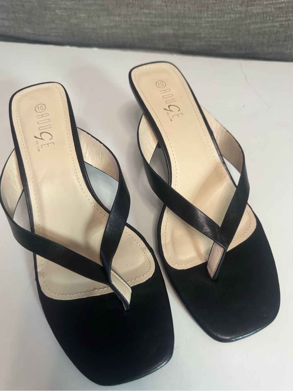 Rouge Helium Black Leather Thong Mules